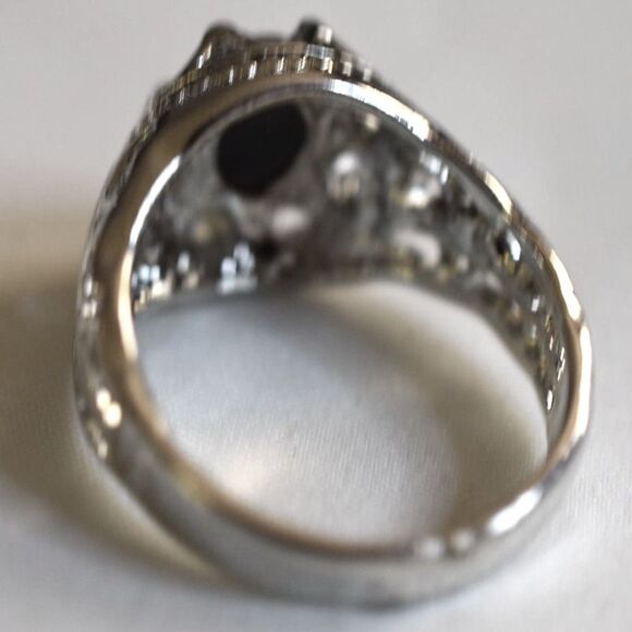 Gothic Renaissance Filigree Silver Tone Metal Black Inset Oval Stone Size13 Ring - Picture 4 of 4